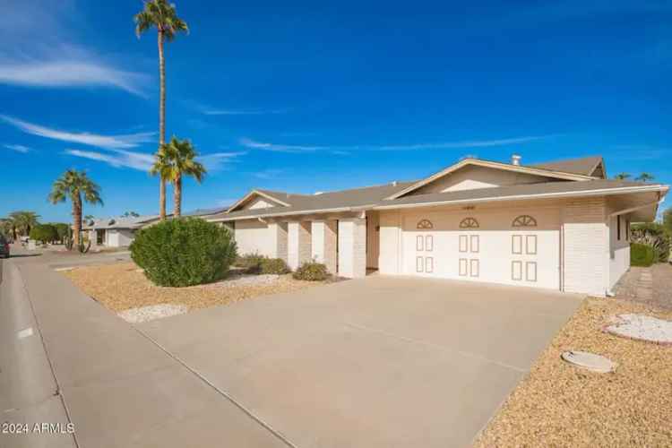 Single-family house For Sale in 12930, West Seville Drive, Sun City West, Arizona