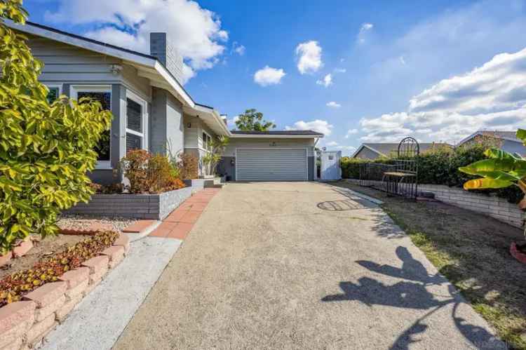 Single-family house For Sale in 2765, Kausman Street, San Diego, California