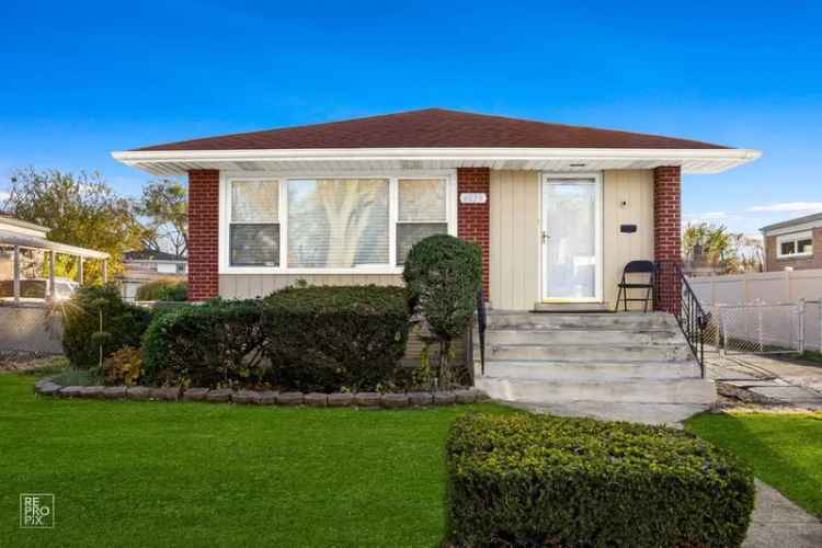 Single-family house For Sale in 4839, Oak Center Drive, Oak Lawn, Illinois