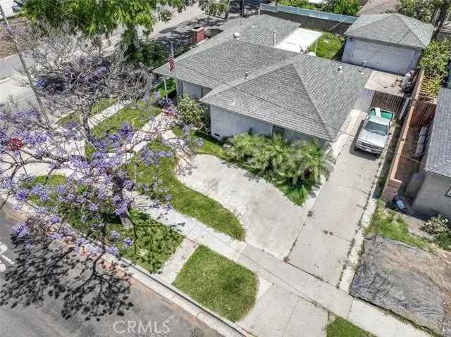 Single-family house For Sale in Long Beach, California