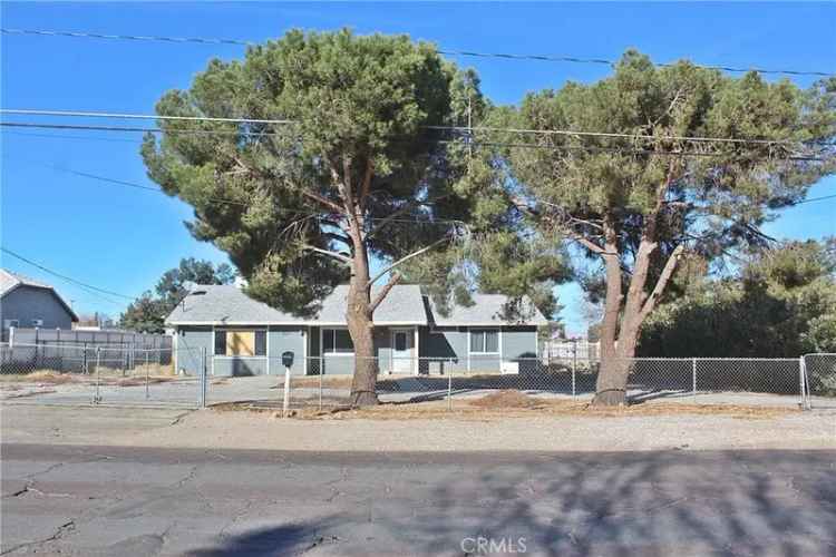 Single-family house For Sale in 14804, Live Oak Street, Hesperia, California