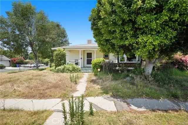 Single-family house For Sale in 13455, Bassett Street, Los Angeles, California