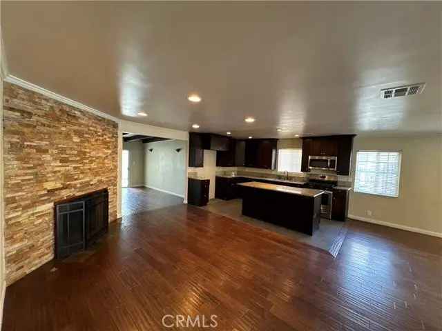 Single-family house For Sale in 8827, Darby Avenue, Los Angeles, California