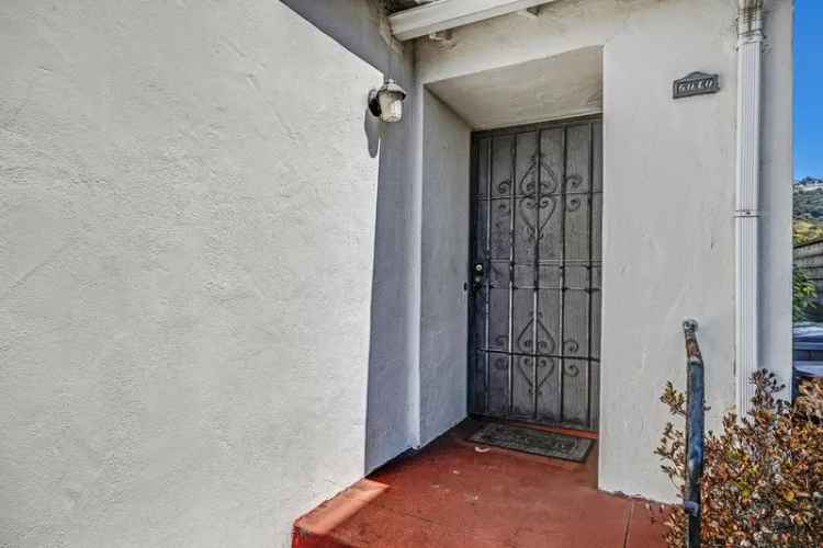 Single-family house For Sale in 6010, Buena Ventura Avenue, Oakland, California