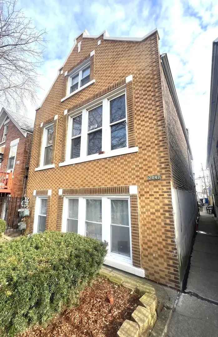 Multi-family house For Sale in 2847, South Saint Louis Avenue, Chicago, Illinois