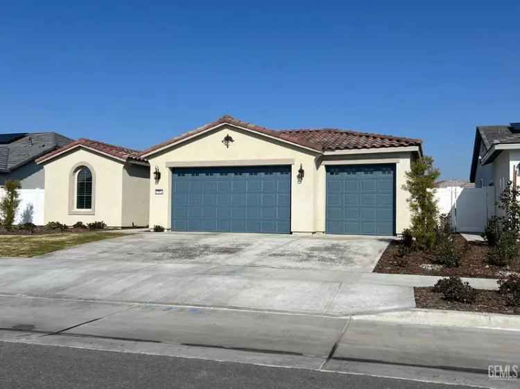 Single-family house For Sale in Bakersfield, California