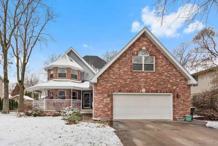 Single-family house For Sale in 8408, Beech Avenue, Munster, Indiana