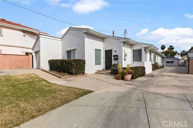 Multi-family house For Sale in 3750, Locust Avenue, Long Beach, California