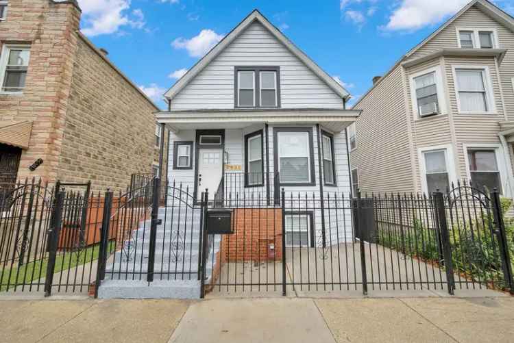 Single-family house For Sale in 2831, West Pershing Road, Chicago, Illinois