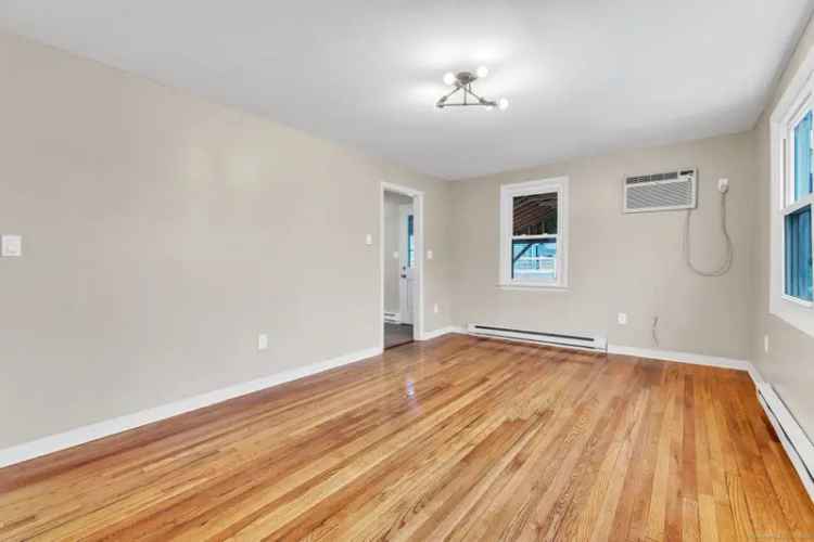 Single-family house For Sale in 112, Lafayette Avenue, East Hartford, Connecticut