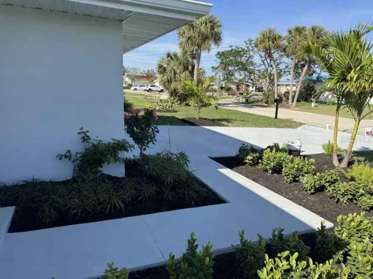 Single-family house For Sale in 221, Sorrento Court, Punta Gorda, Florida