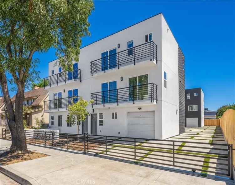 House For Sale in Los Angeles, California