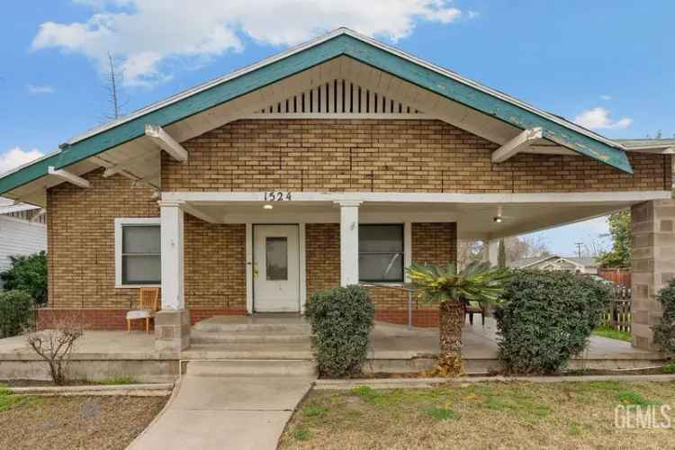 Single-family house For Sale in Bakersfield, California