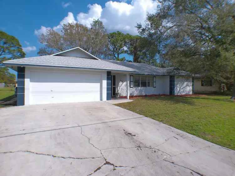 Single-family house For Sale in 735, Southeast Floresta Drive, Port Saint Lucie, Florida