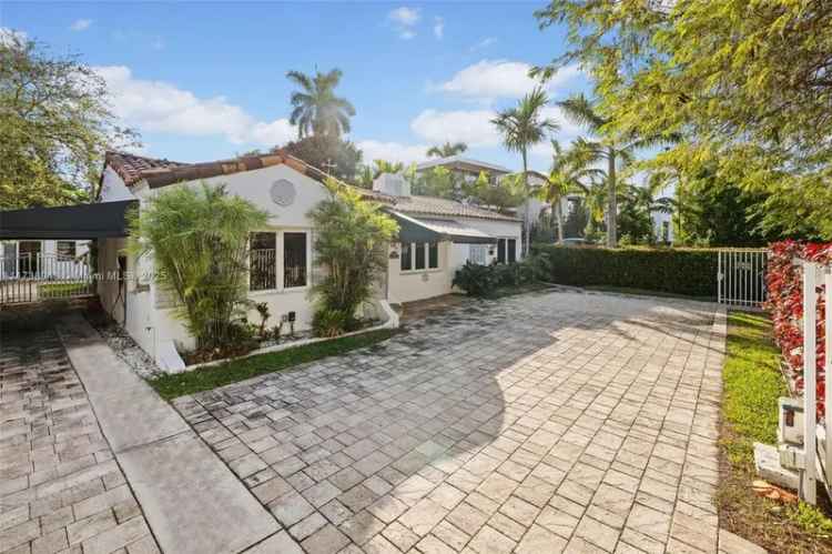 Single-family house For Sale in 1050, West 47th Street, Miami Beach, Florida