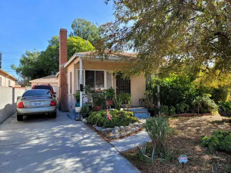 Single-family house For Sale in 7262, Kraft Avenue, Los Angeles, California