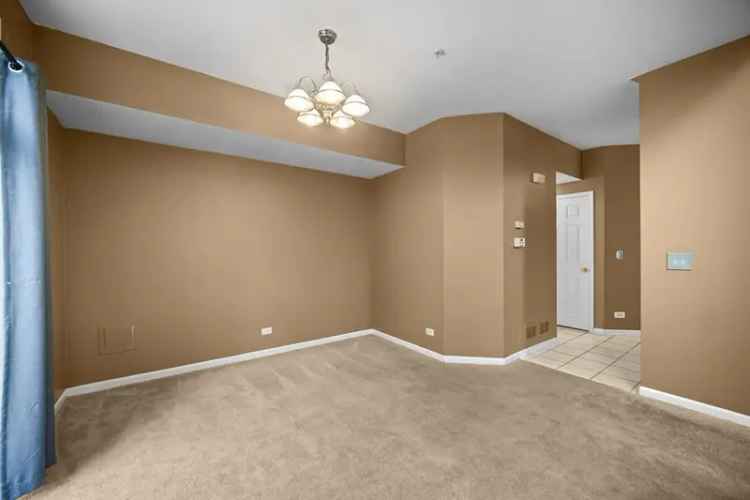 Condo For Sale in 1011, Kensington Drive, Northbrook, Illinois