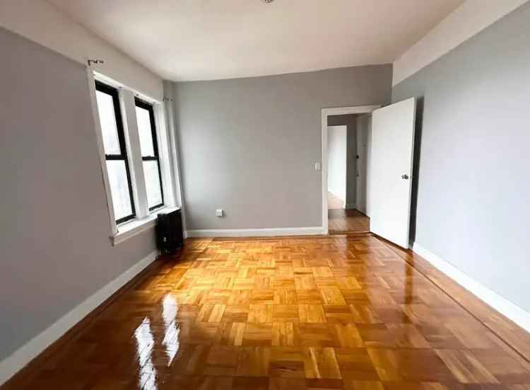 Junior 1 Bedroom Apartment for Rent in Ditmars Park