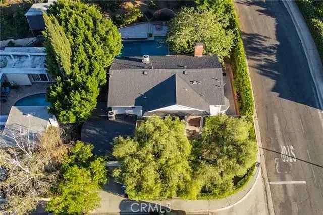 Single-family house For Sale in 3136, Dona Sofia Drive, Los Angeles, California