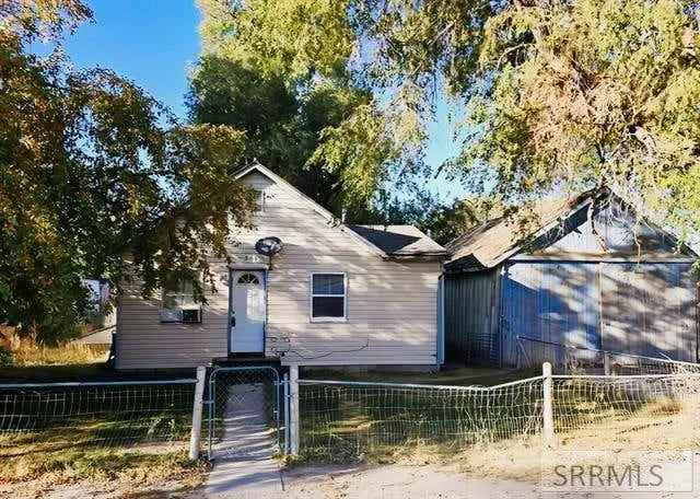 Single-family house For Sale in Albion, Idaho