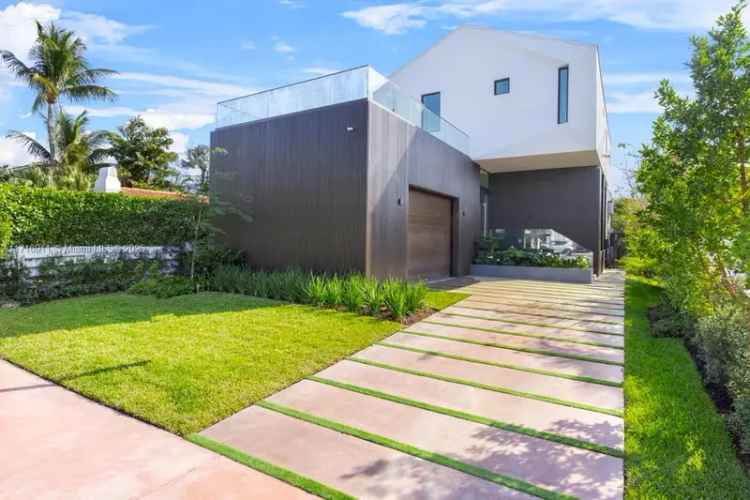 Single-family house For Sale in 536, West 51st Street, Miami Beach, Florida