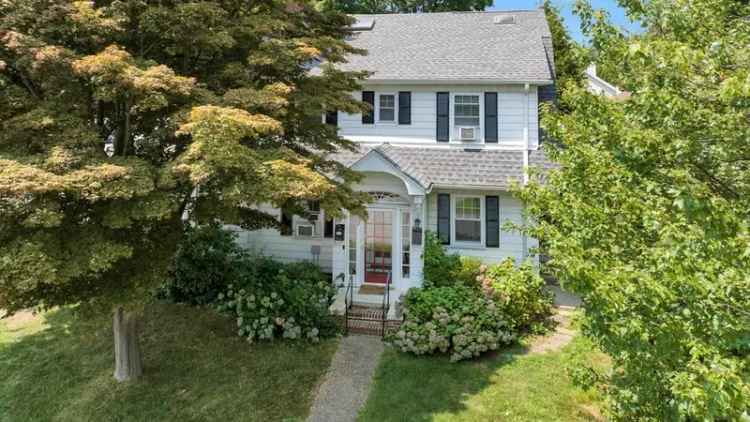 Multi-family house For Sale in 43, Mohegan Avenue, Stamford, Connecticut