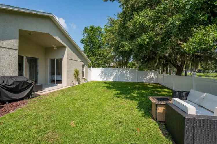 Single-family house For Sale in 10417, Lucaya Drive, Tampa, Florida