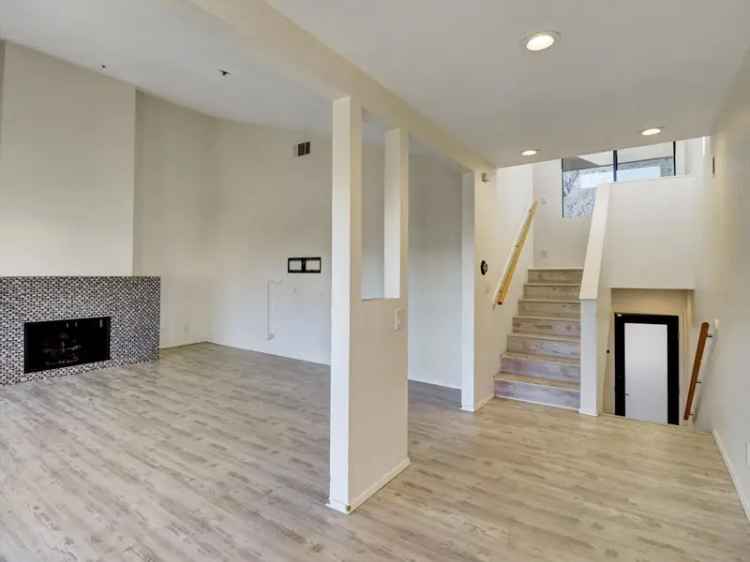 Condo For Sale in 426, Village Square West, Palm Springs, California