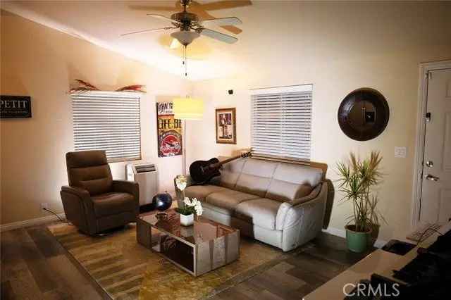 Single-family house For Sale in 327, West Wilson Street, Costa Mesa, California