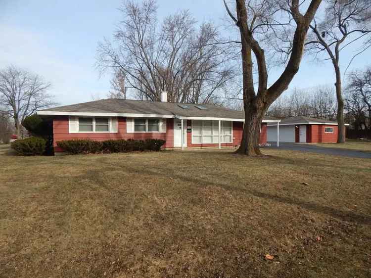 Single-family house For Sale in 4410, Flossmoor Road, Country Club Hills, Illinois