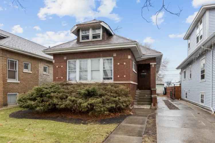 Single-family house For Sale in 5020, West Fletcher Street, Chicago, Illinois