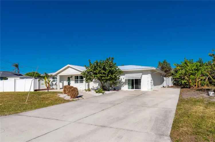 Single-family house For Sale in 170, Chelsea Court Northwest, Port Charlotte, Florida