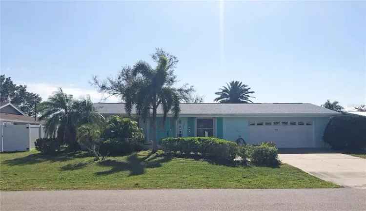 Single-family house For Sale in 161, Buckeye Avenue Northwest, Port Charlotte, Florida