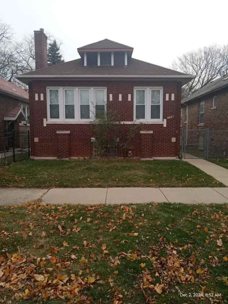 Single-family house For Sale in 8021, South Clyde Avenue, Chicago, Illinois