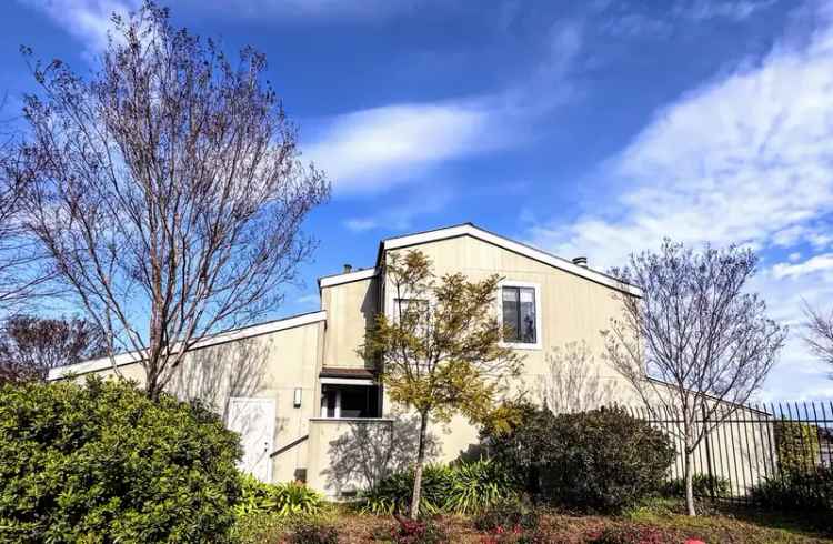 Waterfront Townhouse for Rent in San Mateo