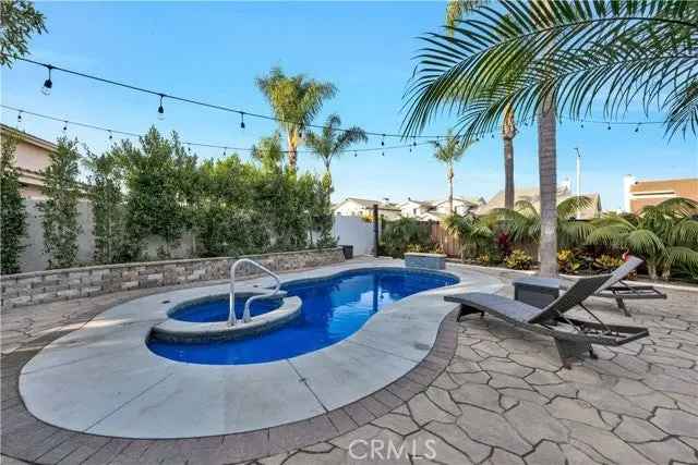 Single-family house For Sale in 16561, Wanderer Lane, Huntington Beach, California