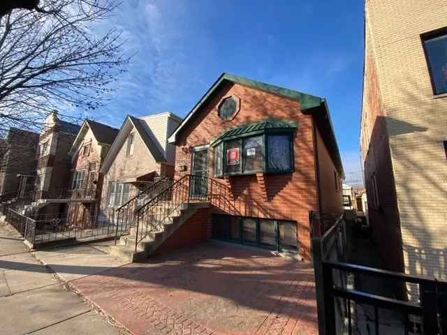 Single-family house For Sale in 2808, South Wallace Street, Chicago, Illinois