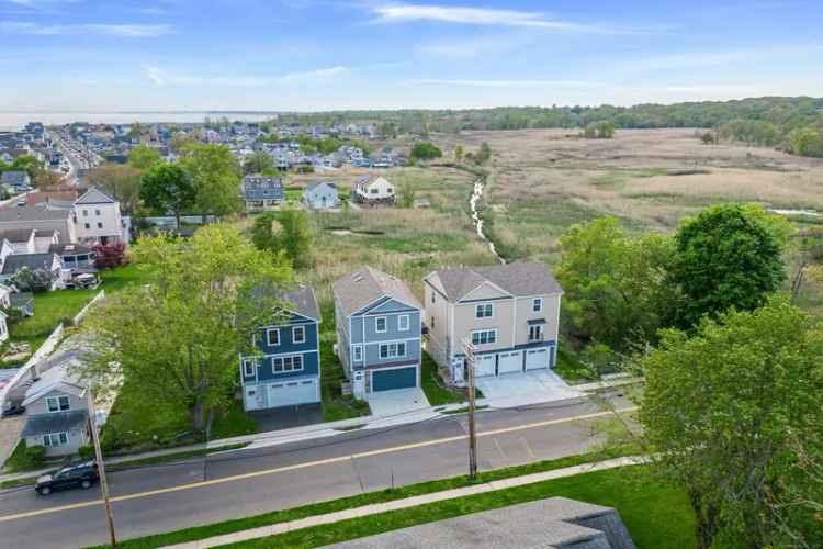 Single-family house For Sale in 30, Surf Avenue, Milford, Connecticut