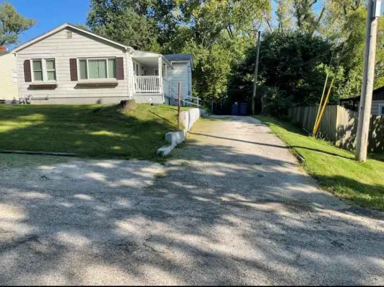 Single-family house For Sale in 1903, Burling Drive, Alton, Illinois