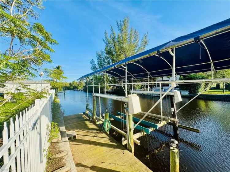 Single-family house For Sale in 1486, 13th Avenue North, Naples, Florida