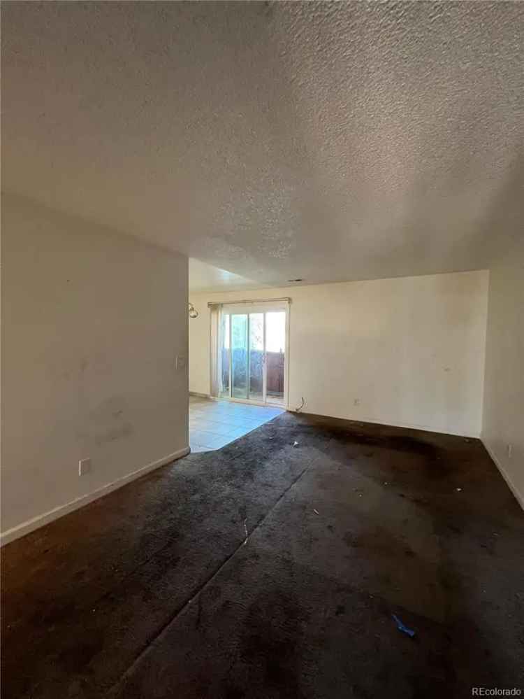 Condo For Sale in 10732, East Exposition Avenue, Aurora, Colorado