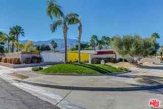 Single-family house For Sale in Palm Springs, California