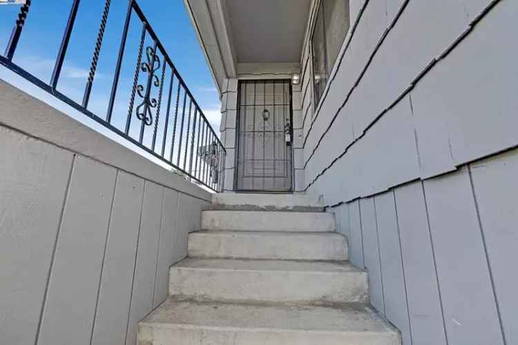 Single-family house For Sale in 19565, Eagle Street, Castro Valley, California