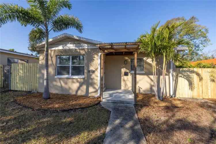 Single-family house For Sale in 5136, 16th Street North, Saint Petersburg, Florida