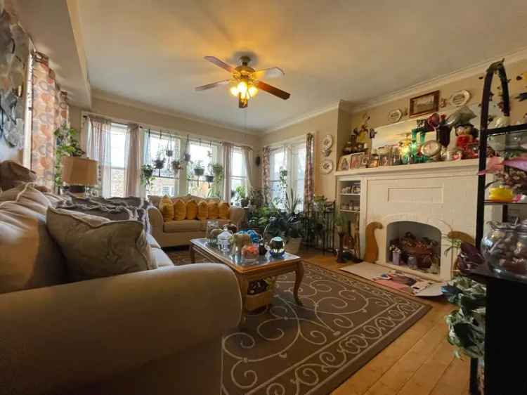 Multi-family house For Sale in 8016, South Saint Lawrence Avenue, Chicago, Illinois