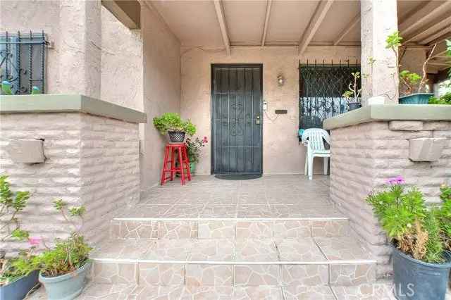 Single-family house For Sale in 1201, West 54th Street, Los Angeles, California