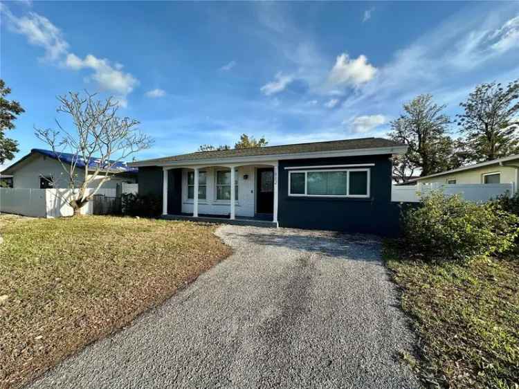 Single-family house For Sale in 1882, Maryland Avenue Northeast, Saint Petersburg, Florida