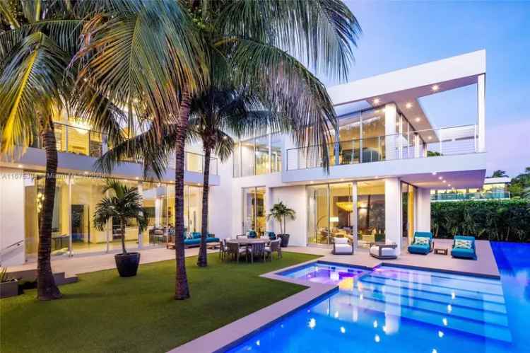 Single-family house For Sale in 65, South Hibiscus Drive, Miami Beach, Florida