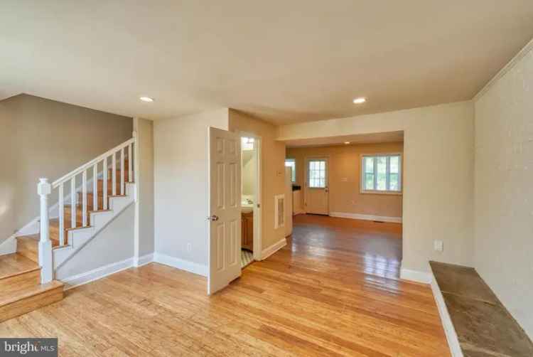 Single-family house For Sale in 521, Foxhall Place Southeast, Washington, District of Columbia