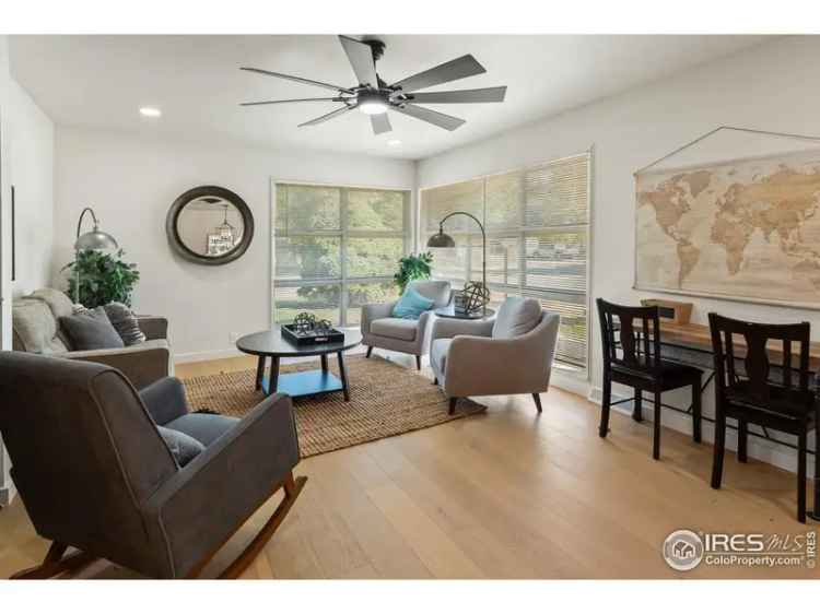 Single-family house For Sale in 821, Sunset Street, Longmont, Colorado